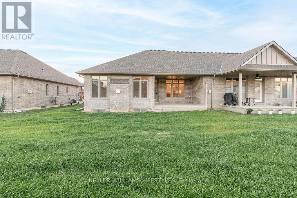 108 Leneve Street, Lambton Shores, Ontario  N0N 1J0 - Photo 39 - X12969432