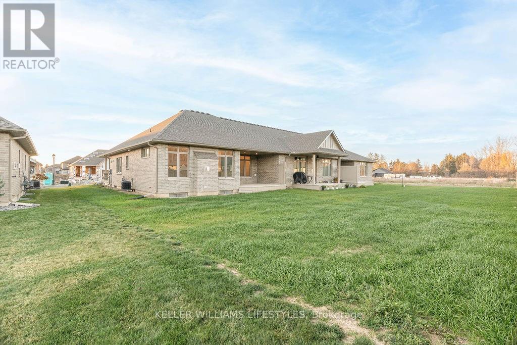 108 Leneve Street, Lambton Shores, Ontario  N0N 1J0 - Photo 40 - X12969432