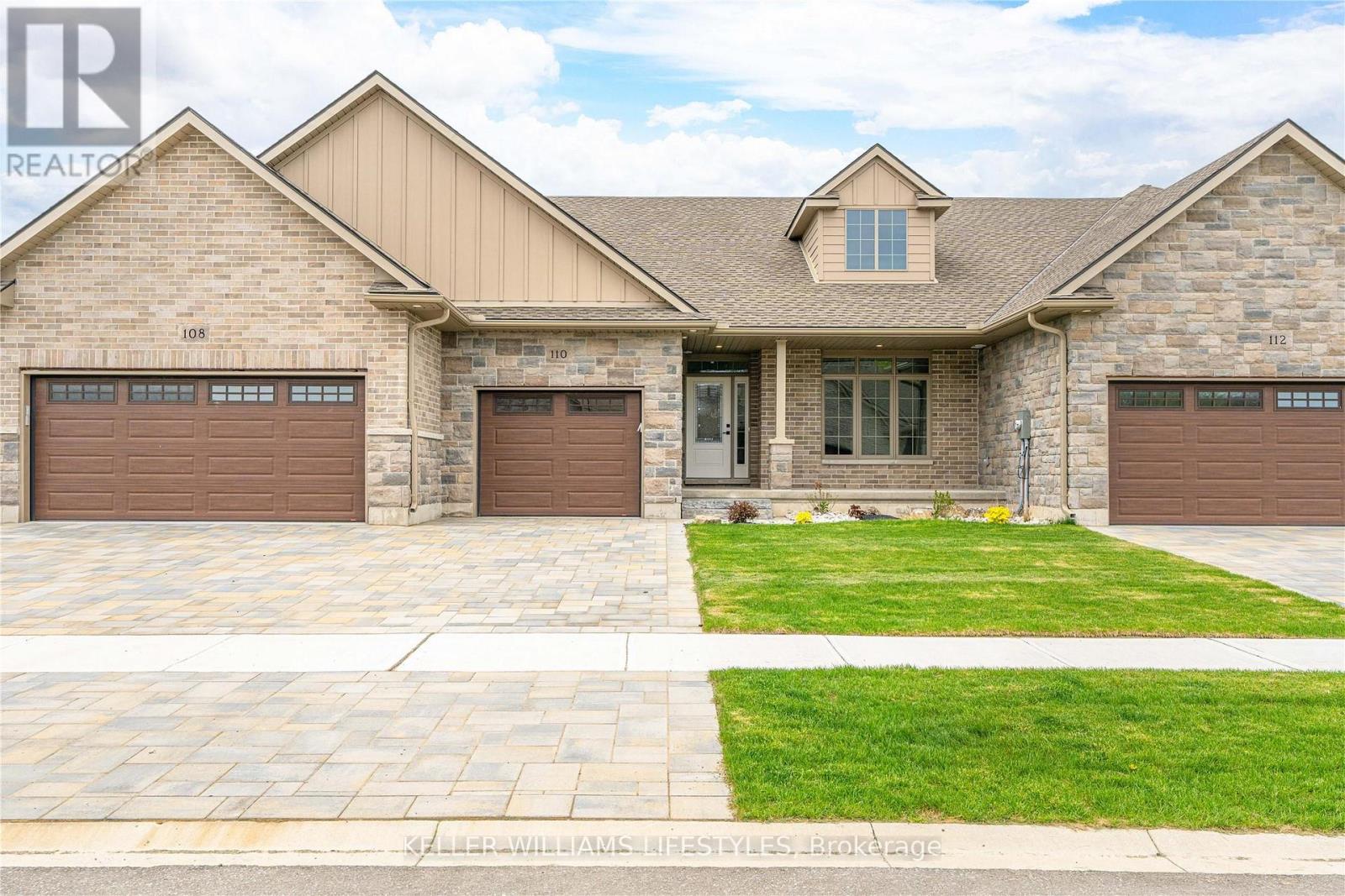 110 Leneve Street, Lambton Shores, Ontario  N0N 1J0 - Photo 2 - X12969442