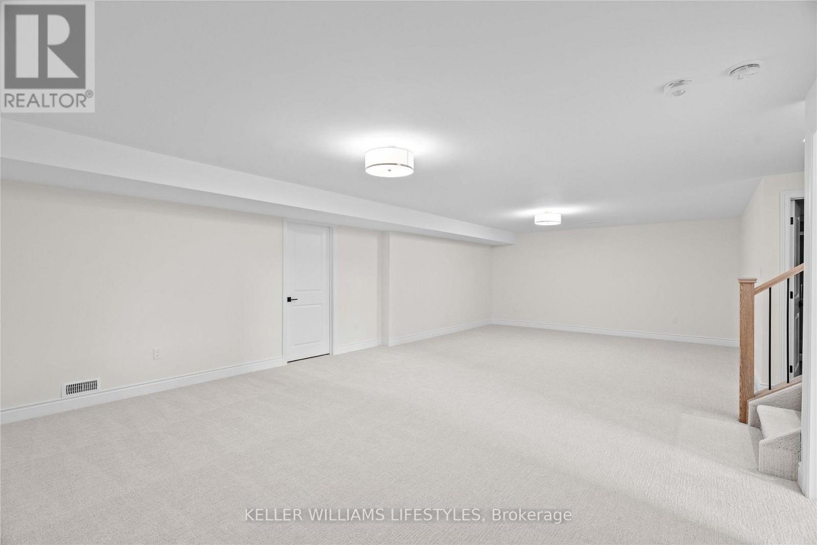 110 Leneve Street, Lambton Shores, Ontario  N0N 1J0 - Photo 31 - X12969442