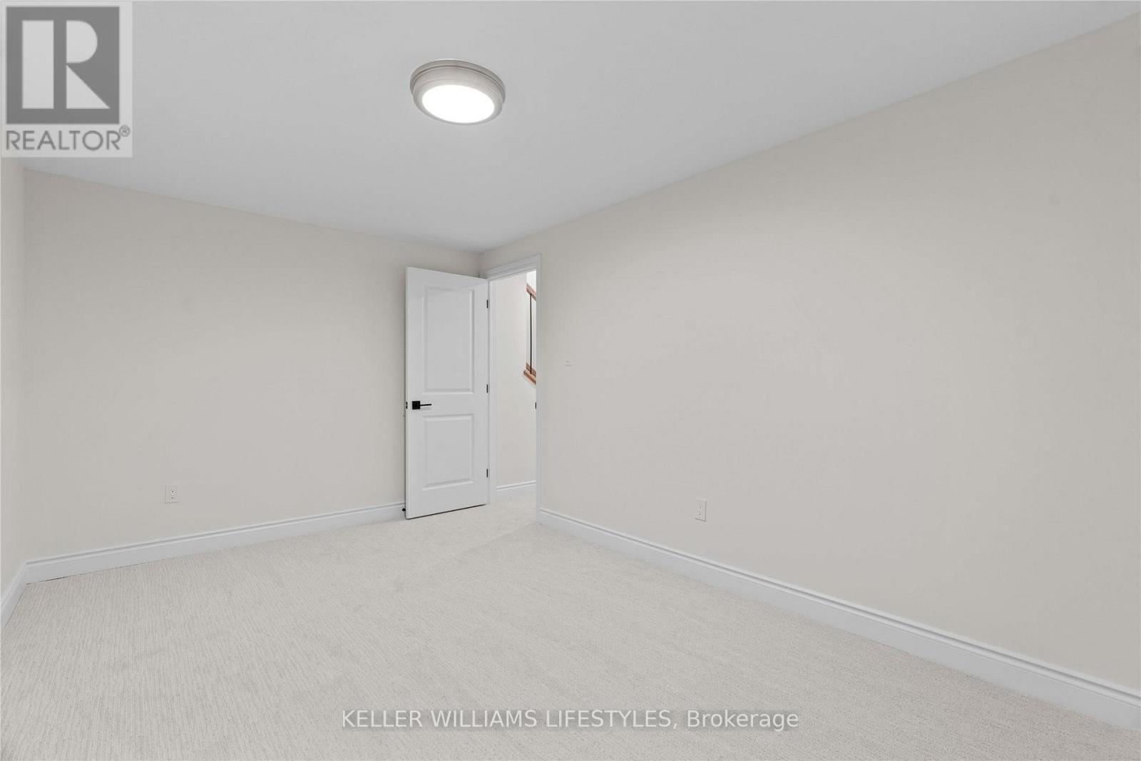 110 Leneve Street, Lambton Shores, Ontario  N0N 1J0 - Photo 37 - X12969442