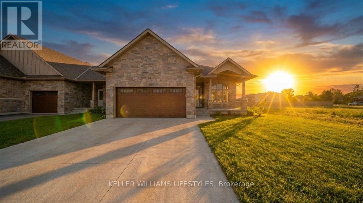 112 Leneve Street, Lambton Shores, Ontario  N0N 1J0 - Photo 1 - X12969446