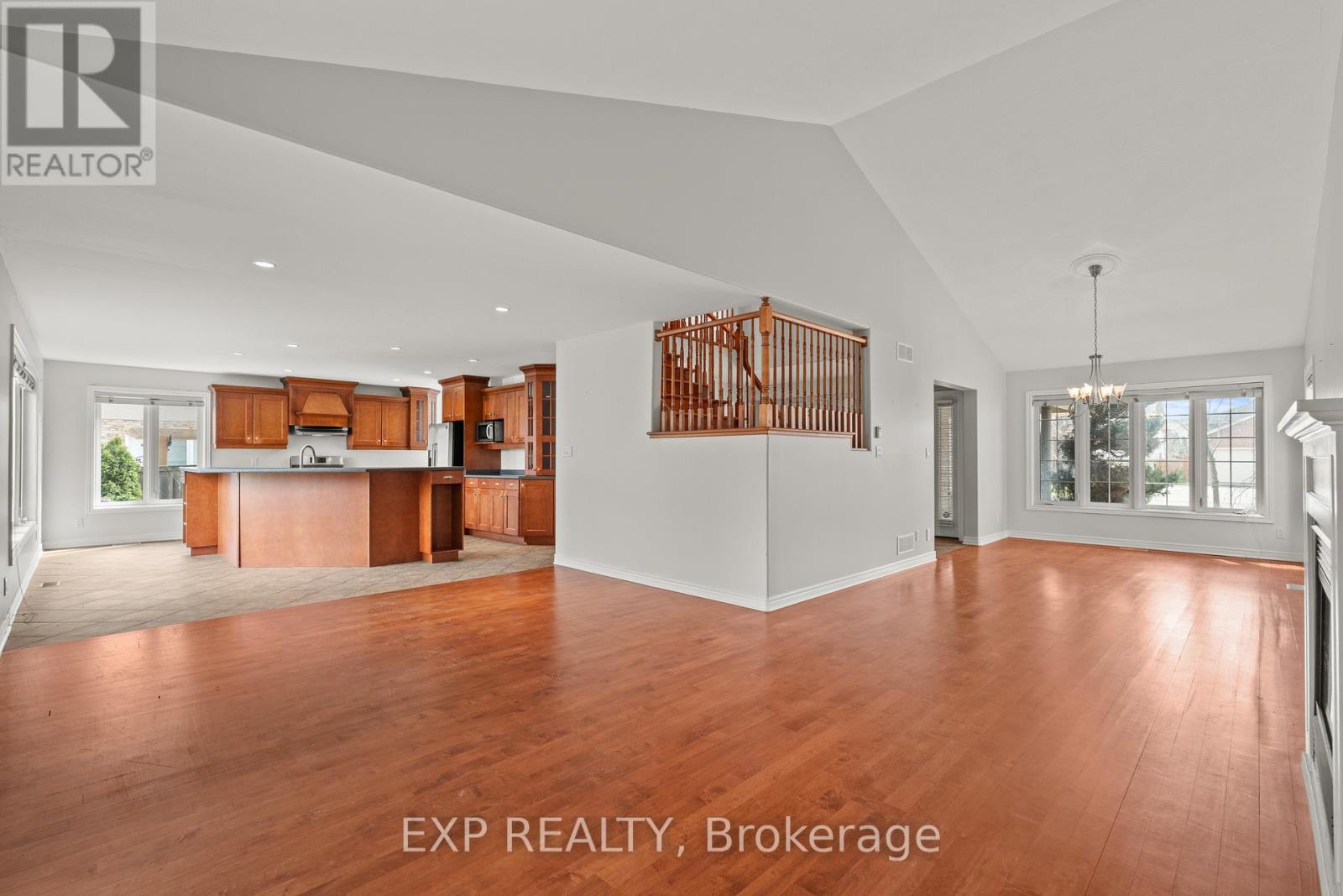 8233 Costabile Drive, Niagara Falls, Ontario  L2H 3L2 - Photo 11 - X12960566