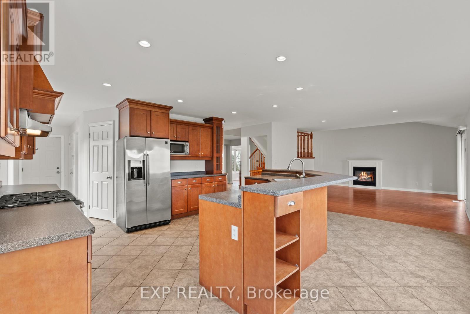 8233 Costabile Drive, Niagara Falls, Ontario  L2H 3L2 - Photo 13 - X12960566