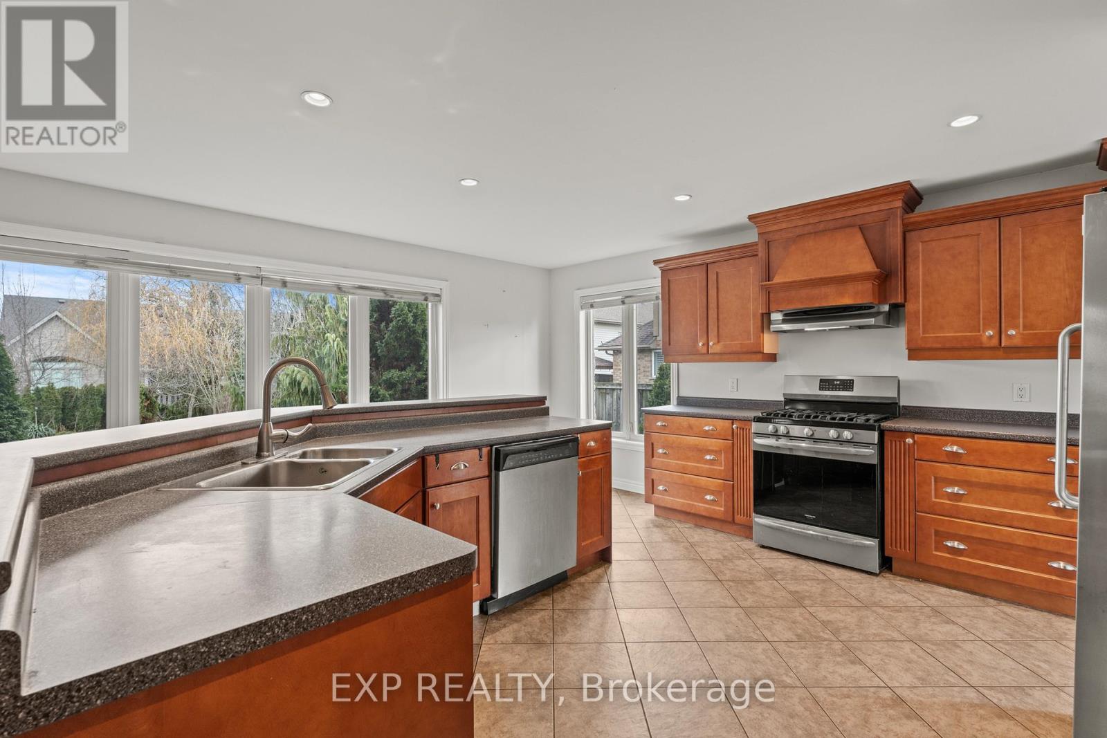 8233 Costabile Drive, Niagara Falls, Ontario  L2H 3L2 - Photo 14 - X12960566