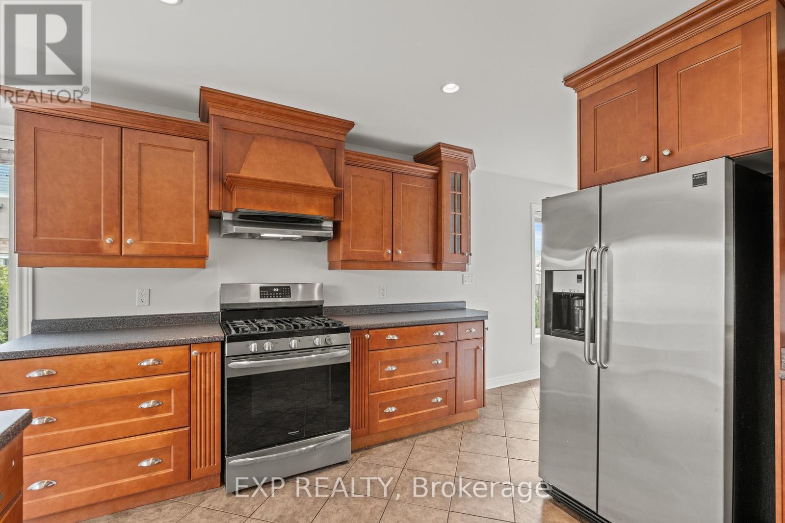 8233 Costabile Drive, Niagara Falls, Ontario  L2H 3L2 - Photo 17 - X12960566