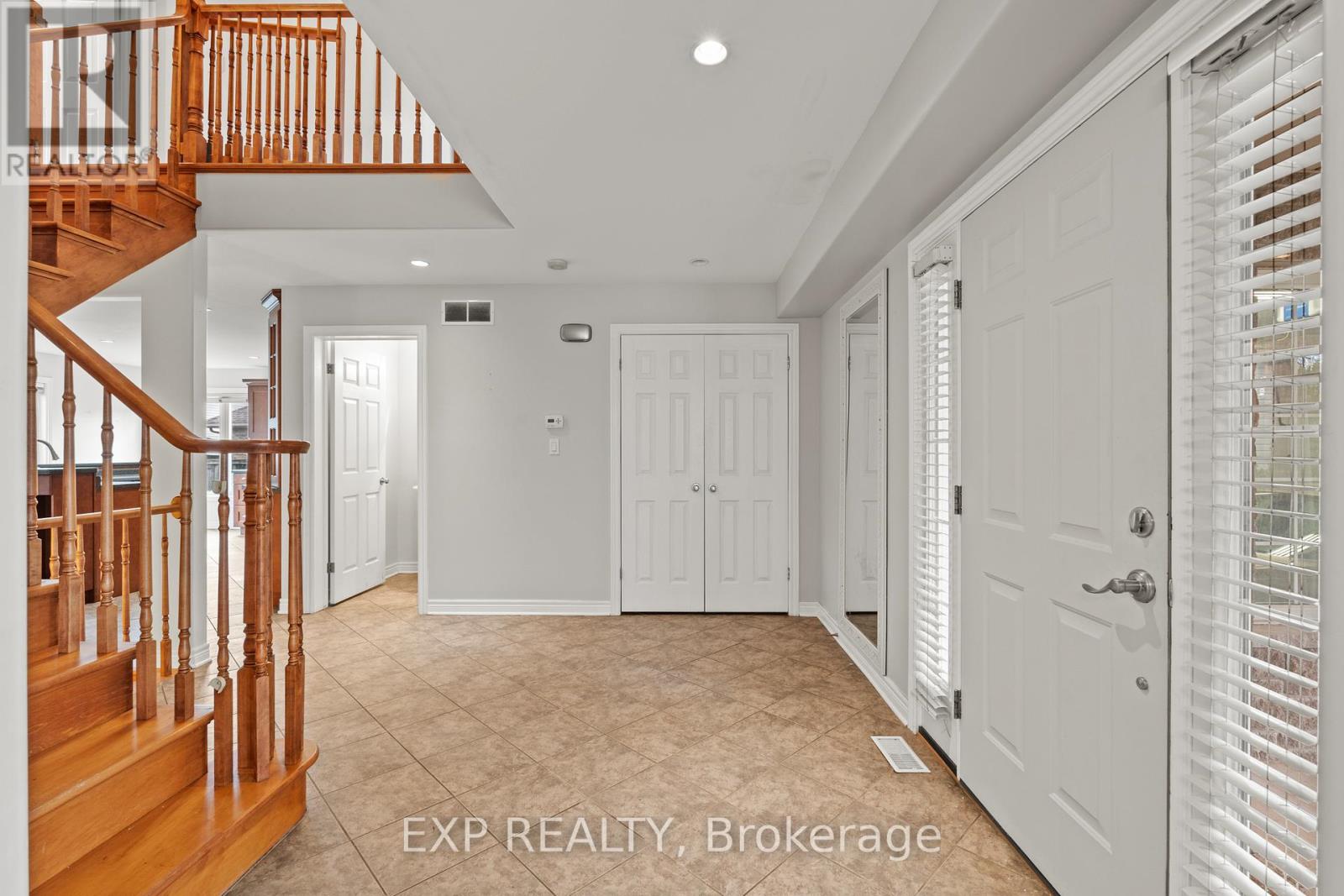 8233 Costabile Drive, Niagara Falls, Ontario  L2H 3L2 - Photo 6 - X12960566