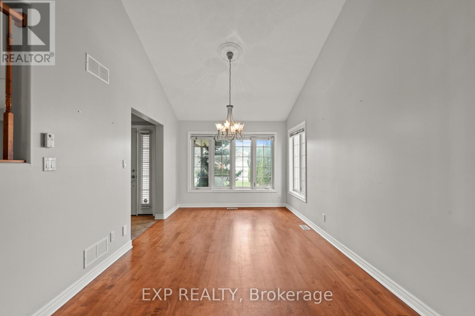 8233 Costabile Drive, Niagara Falls, Ontario  L2H 3L2 - Photo 7 - X12960566