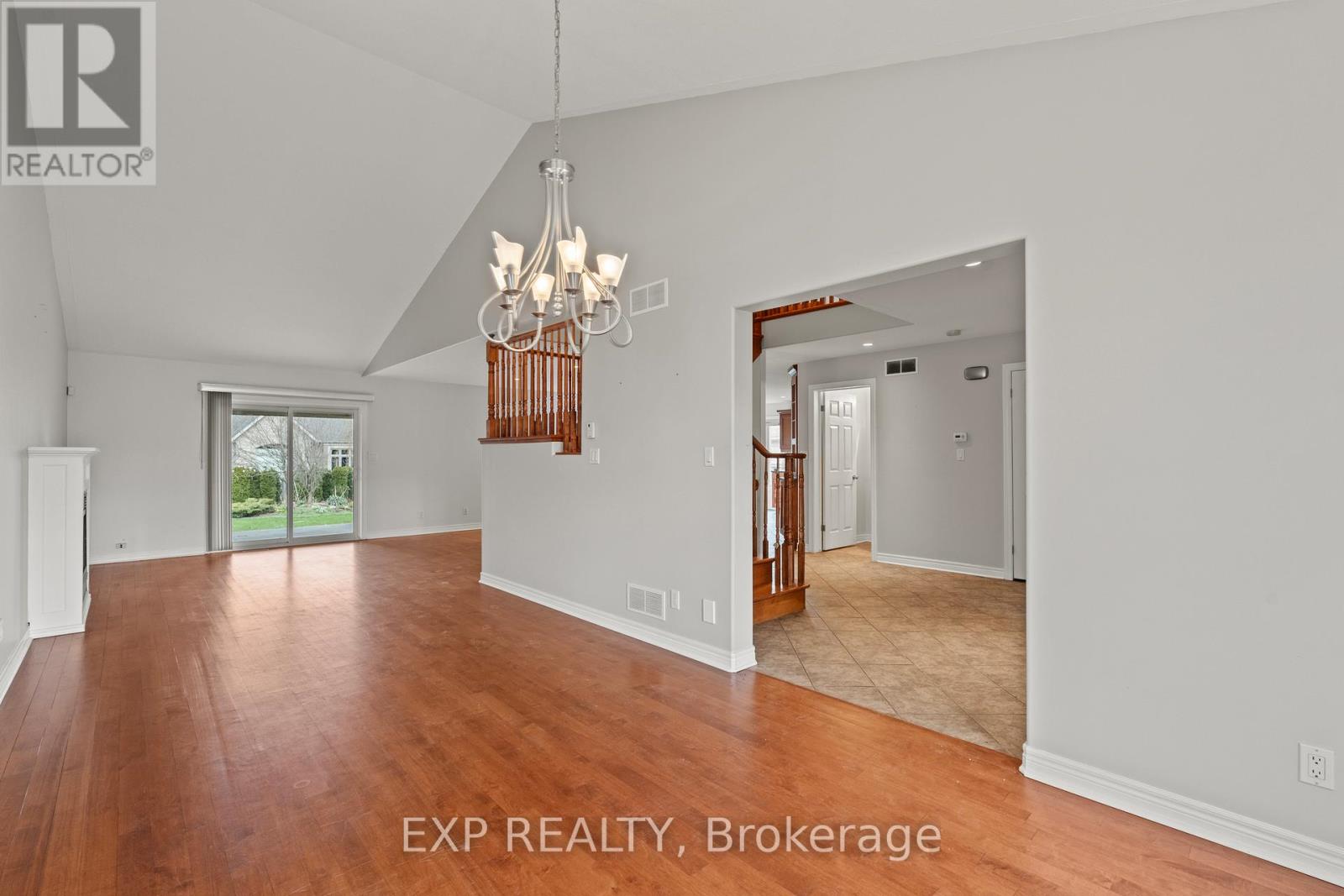 8233 Costabile Drive, Niagara Falls, Ontario  L2H 3L2 - Photo 8 - X12960566