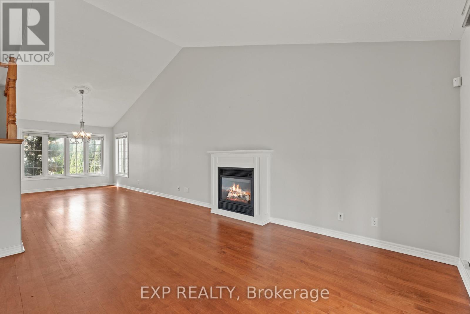 8233 Costabile Drive, Niagara Falls, Ontario  L2H 3L2 - Photo 9 - X12960566