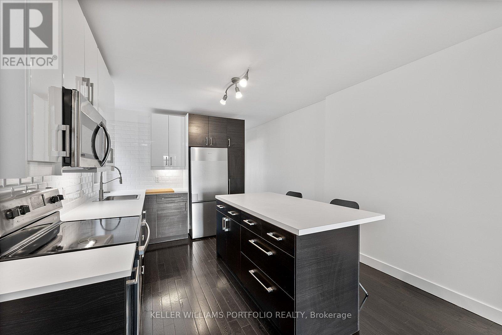 2118a Danforth Avenue, Toronto, Ontario  M4C 1J9 - Photo 15 - E12969392