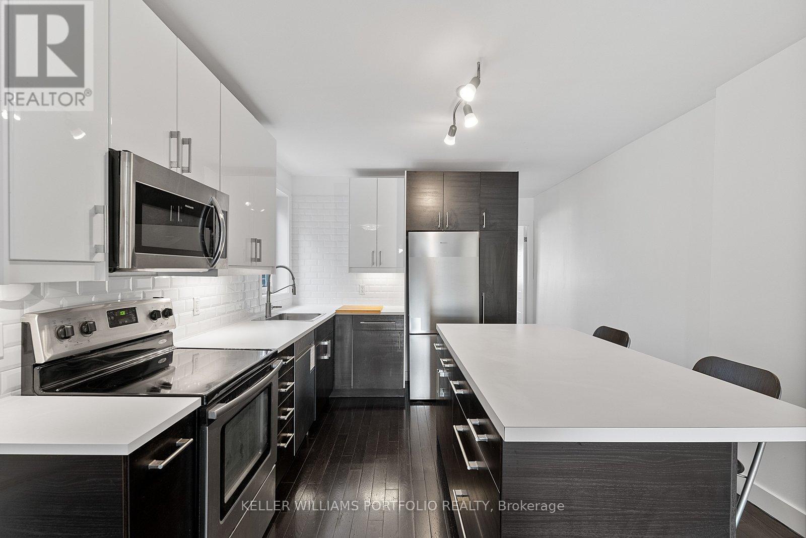 2118a Danforth Avenue, Toronto, Ontario  M4C 1J9 - Photo 16 - E12969392