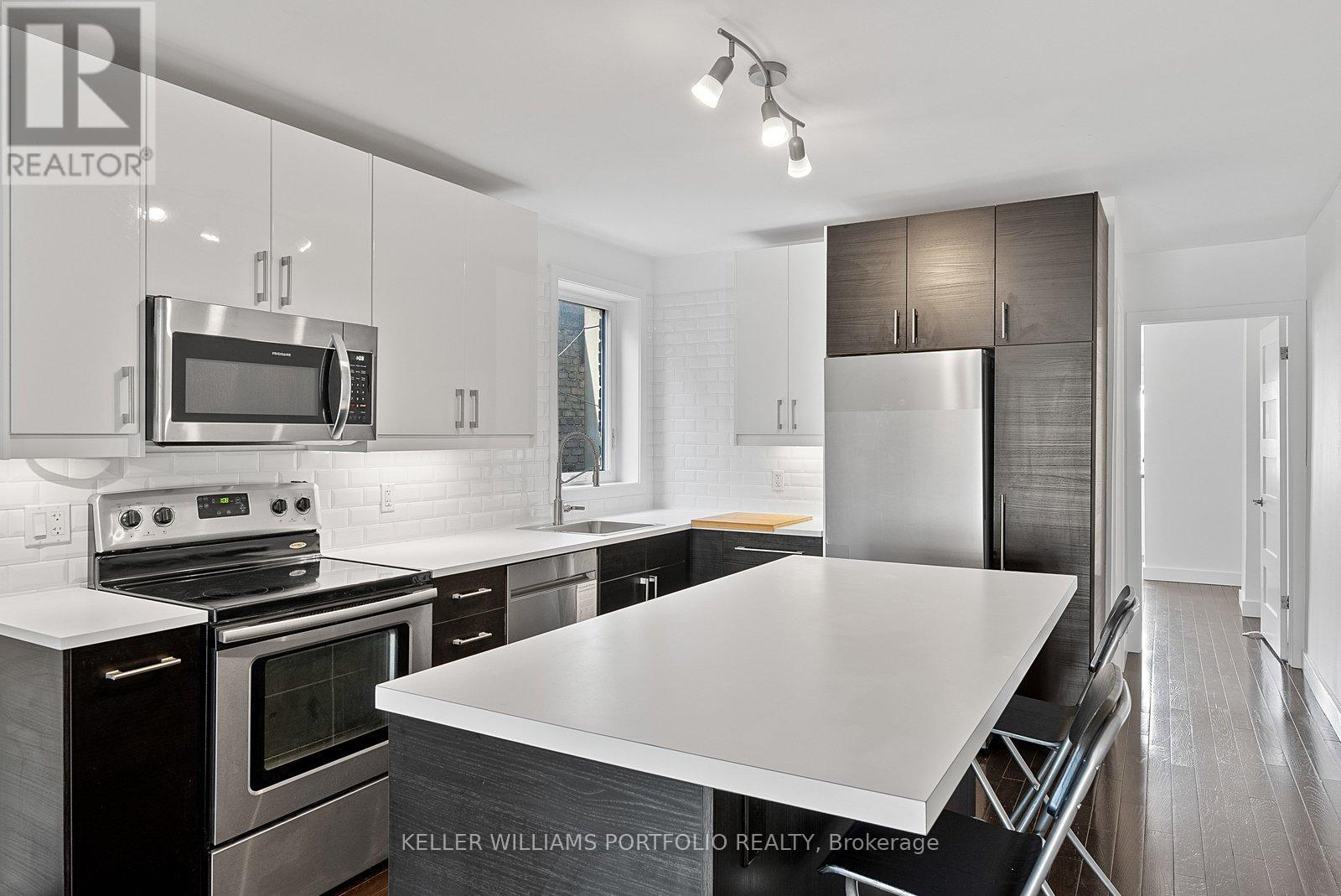 2118a Danforth Avenue, Toronto, Ontario  M4C 1J9 - Photo 17 - E12969392