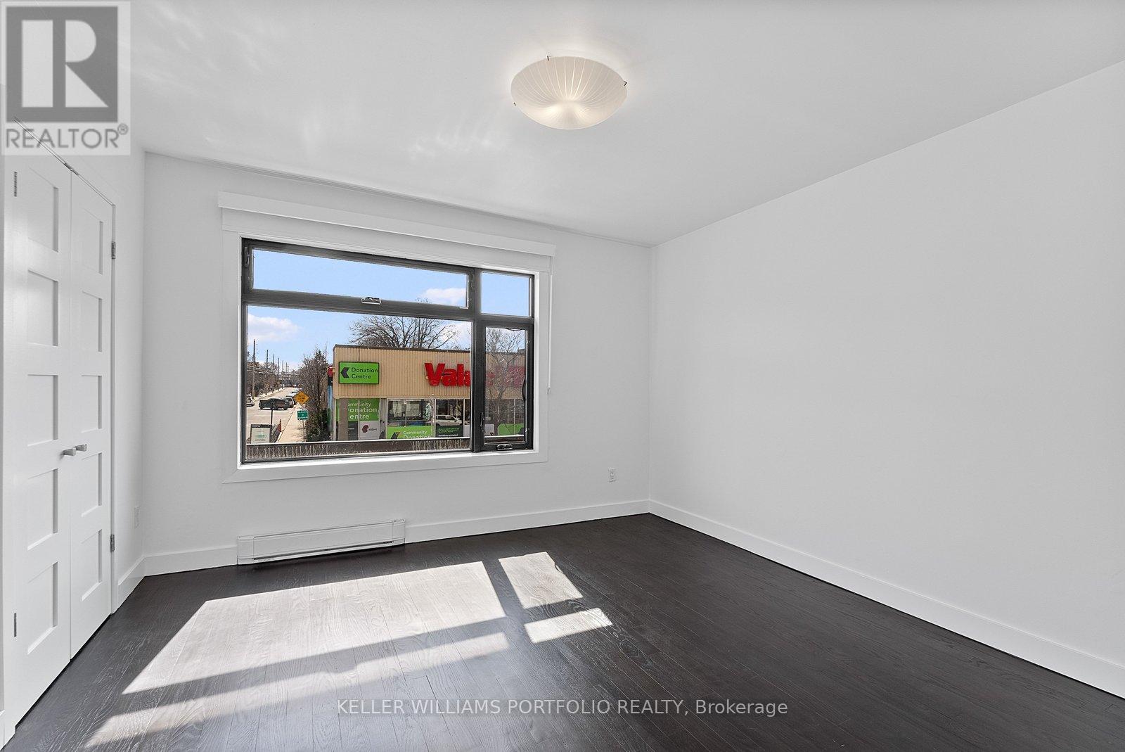 2118a Danforth Avenue, Toronto, Ontario  M4C 1J9 - Photo 19 - E12969392