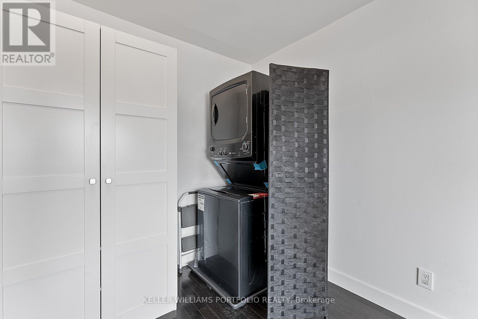 2118a Danforth Avenue, Toronto, Ontario  M4C 1J9 - Photo 30 - E12969392