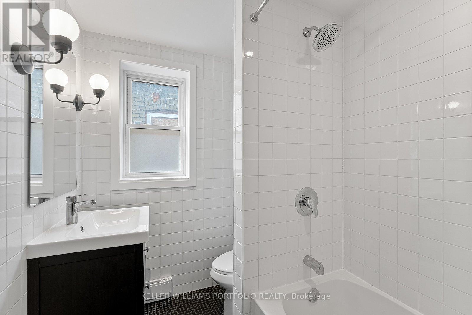 2118a Danforth Avenue, Toronto, Ontario  M4C 1J9 - Photo 32 - E12969392