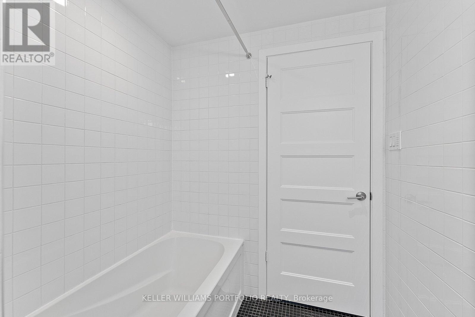 2118a Danforth Avenue, Toronto, Ontario  M4C 1J9 - Photo 33 - E12969392