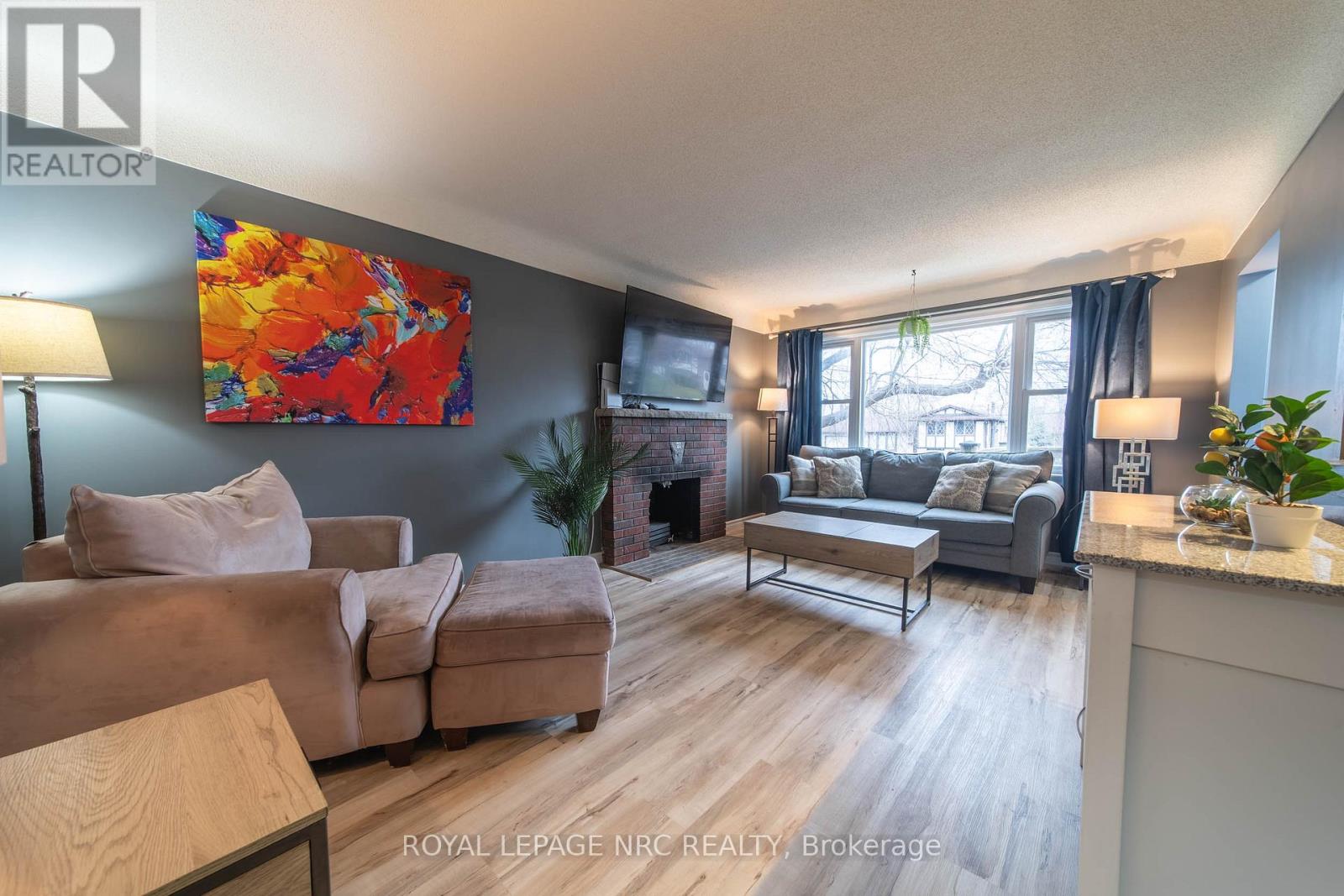 955 Ferndale Avenue, Fort Erie, Ontario  L2A 5E1 - Photo 2 - X12969268