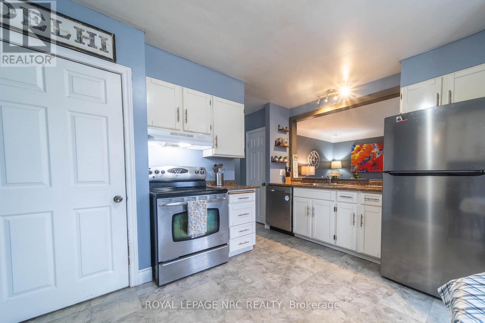 955 Ferndale Avenue, Fort Erie, Ontario  L2A 5E1 - Photo 5 - X12969268