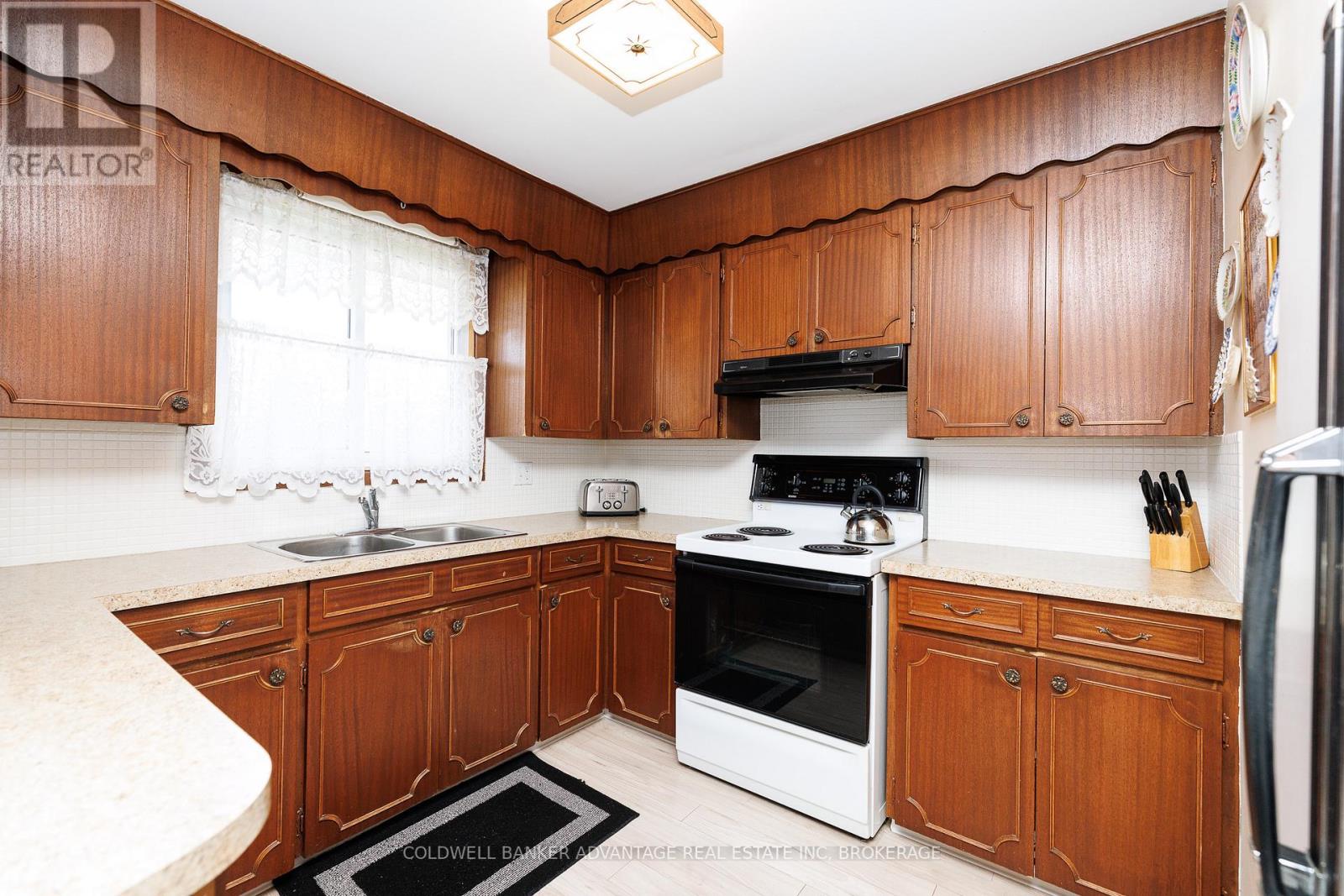 108 St. Andrews Avenue, Welland, Ontario  L3B 1E4 - Photo 10 - X12969350