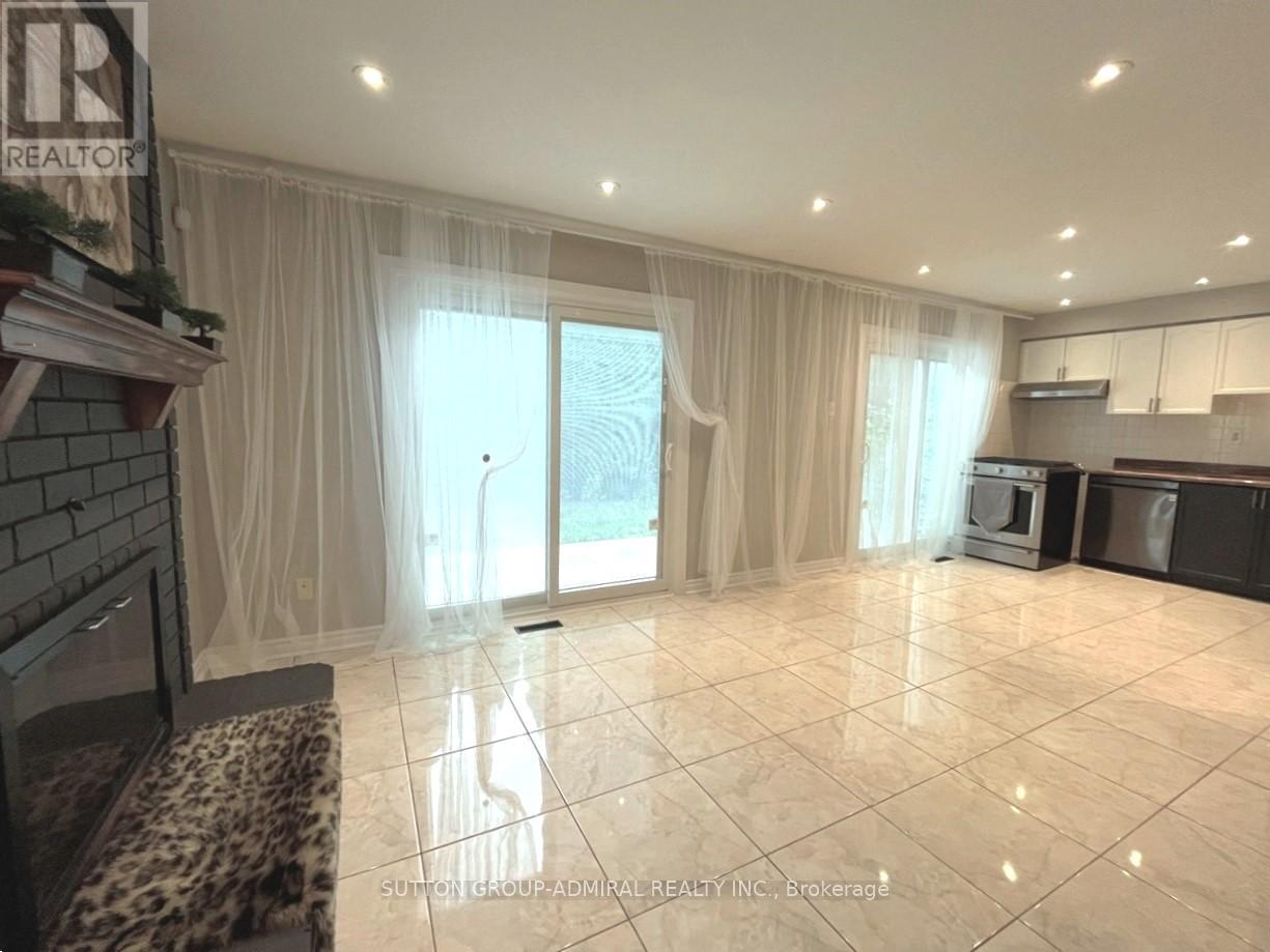 71 Covent Crescent, Aurora (Aurora Highlands), Ontario  L4G 6R1 - Photo 10 - N12969298