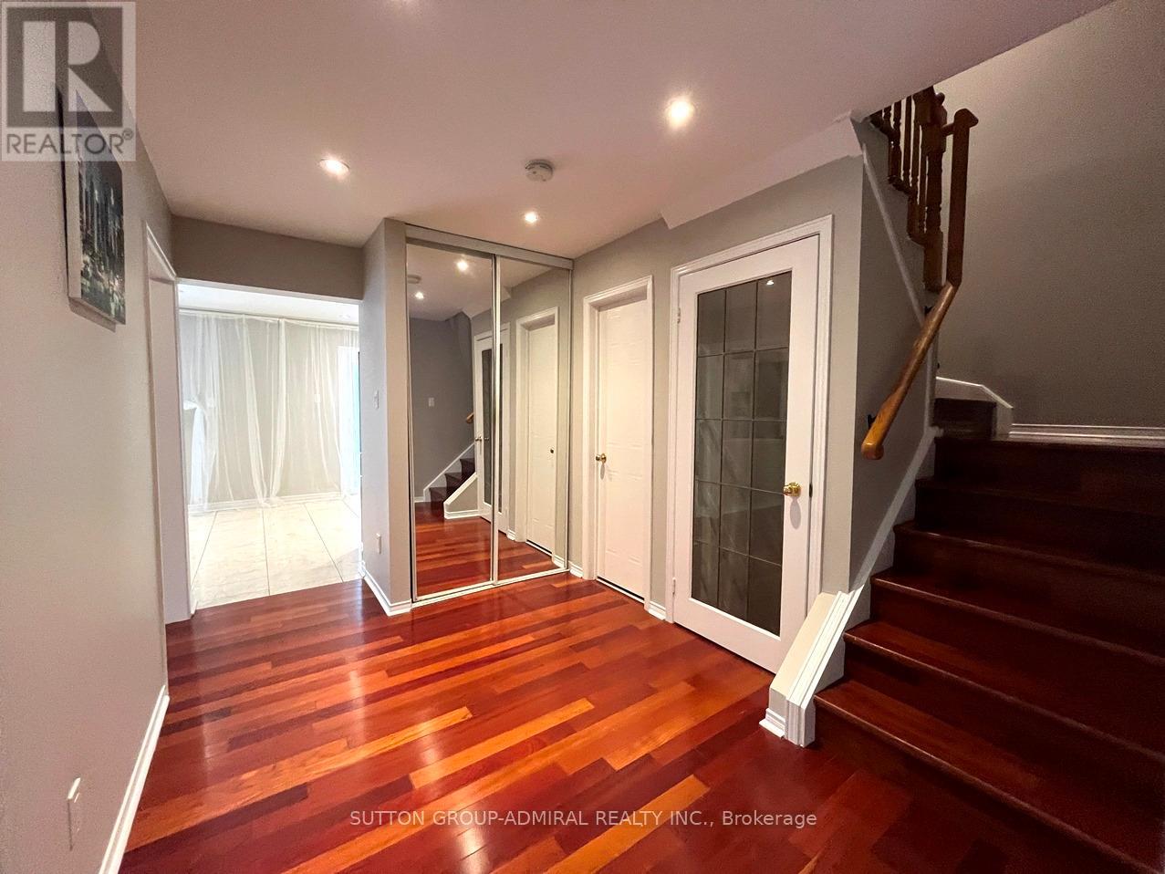 71 Covent Crescent, Aurora (Aurora Highlands), Ontario  L4G 6R1 - Photo 2 - N12969298