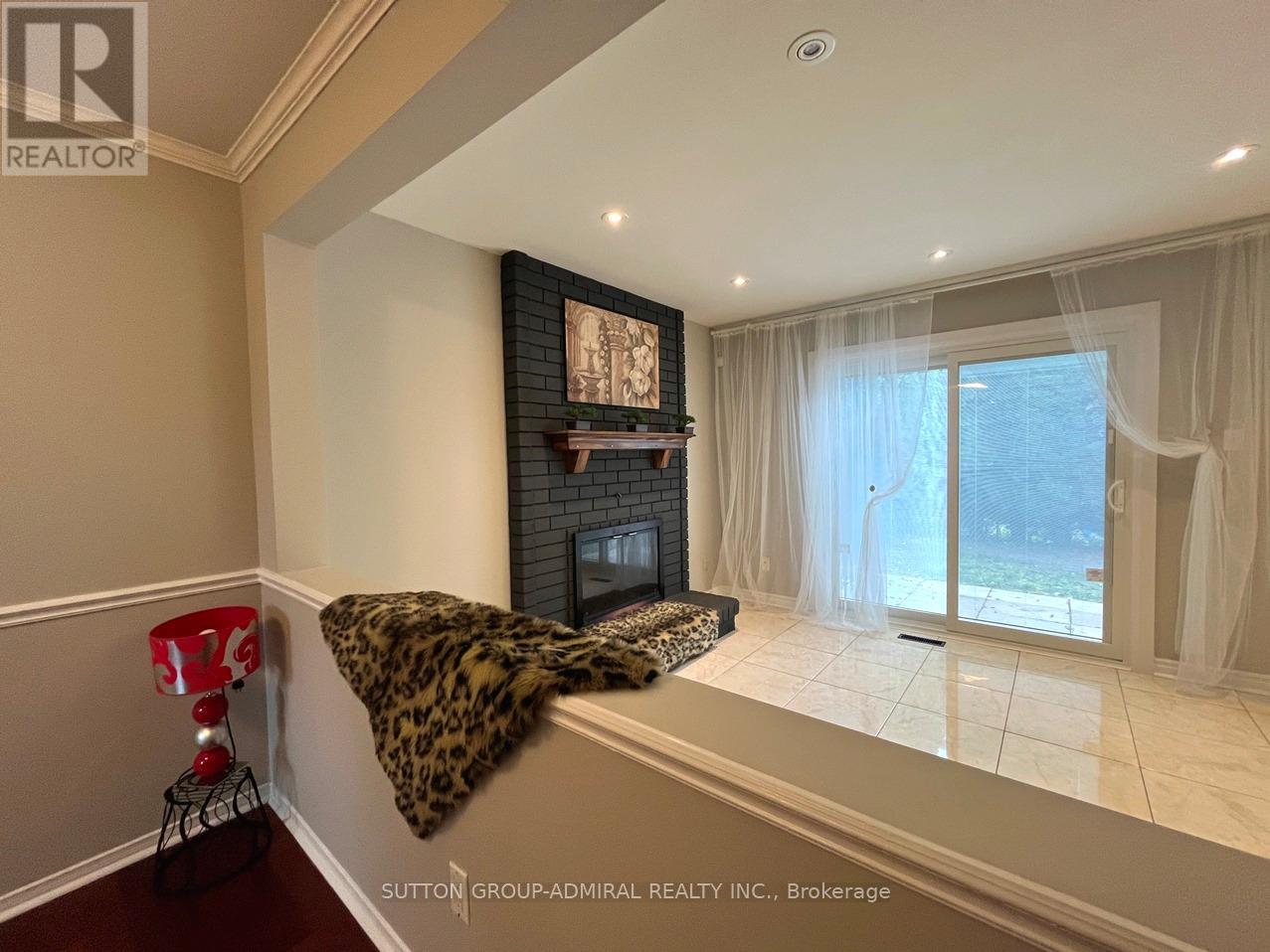 71 Covent Crescent, Aurora (Aurora Highlands), Ontario  L4G 6R1 - Photo 4 - N12969298