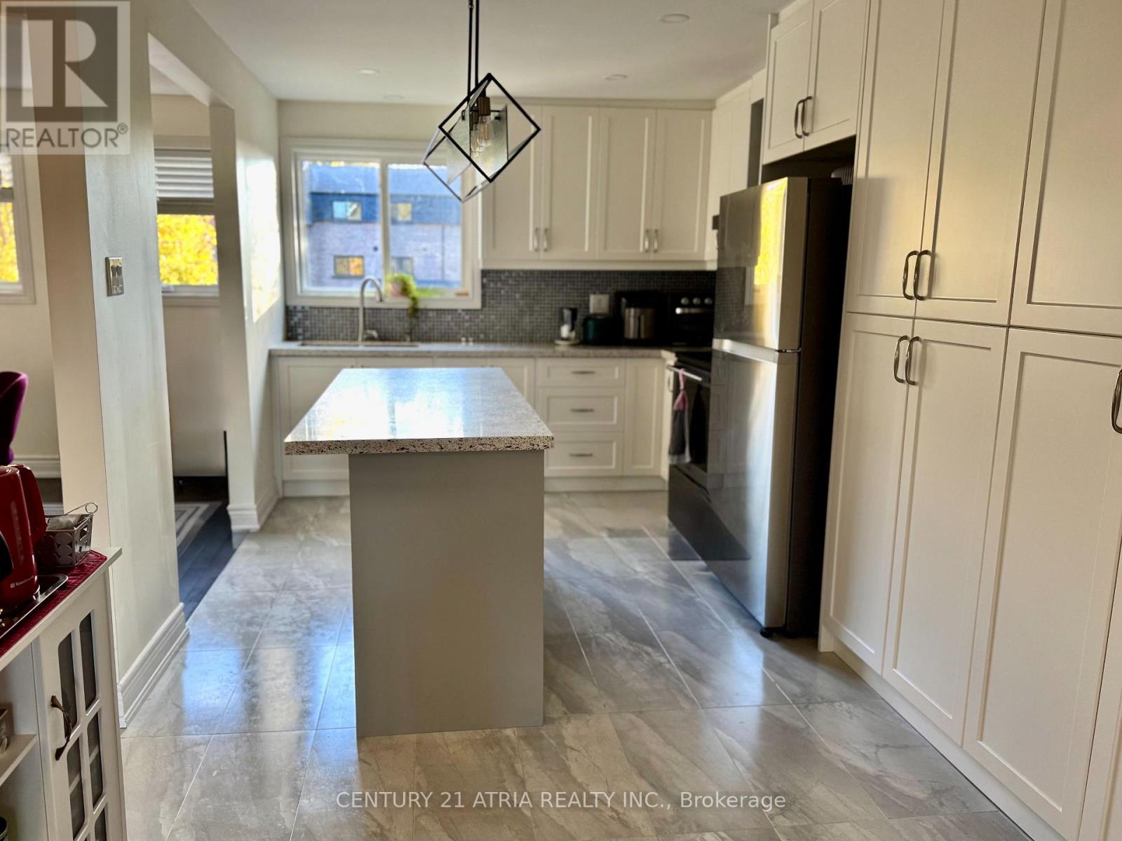 38 Henderson Drive, Aurora (Aurora Highlands), Ontario  L4G 3L2 - Photo 8 - N12969316