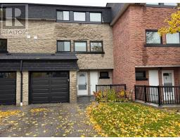 38 HENDERSON DRIVE, Aurora, Ontario