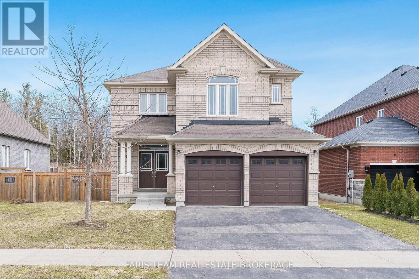 33 Pearl Street, Wasaga Beach, Ontario  L9Z 0G9 - Photo 2 - S12969352
