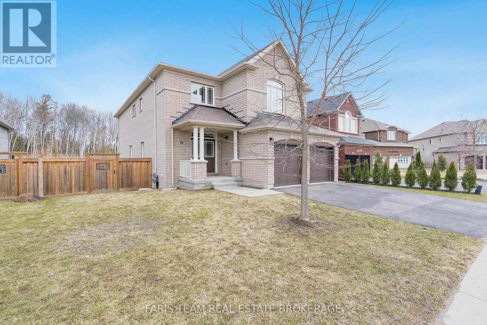 33 Pearl Street, Wasaga Beach, Ontario  L9Z 0G9 - Photo 3 - S12969352