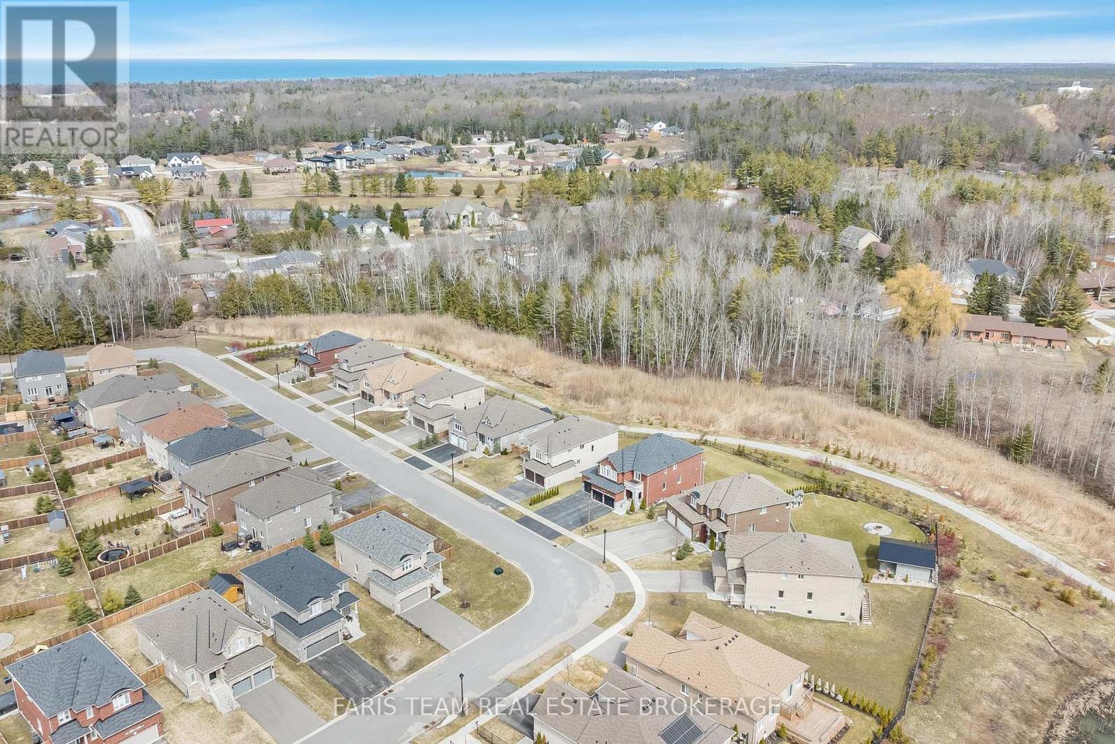 33 Pearl Street, Wasaga Beach, Ontario  L9Z 0G9 - Photo 49 - S12969352