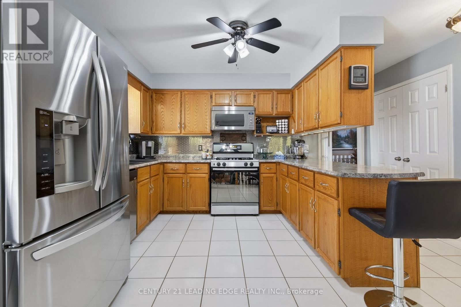 17 Sandlewood Trail E, Ramara, Ontario  L0K 1B0 - Photo 12 - S12969414