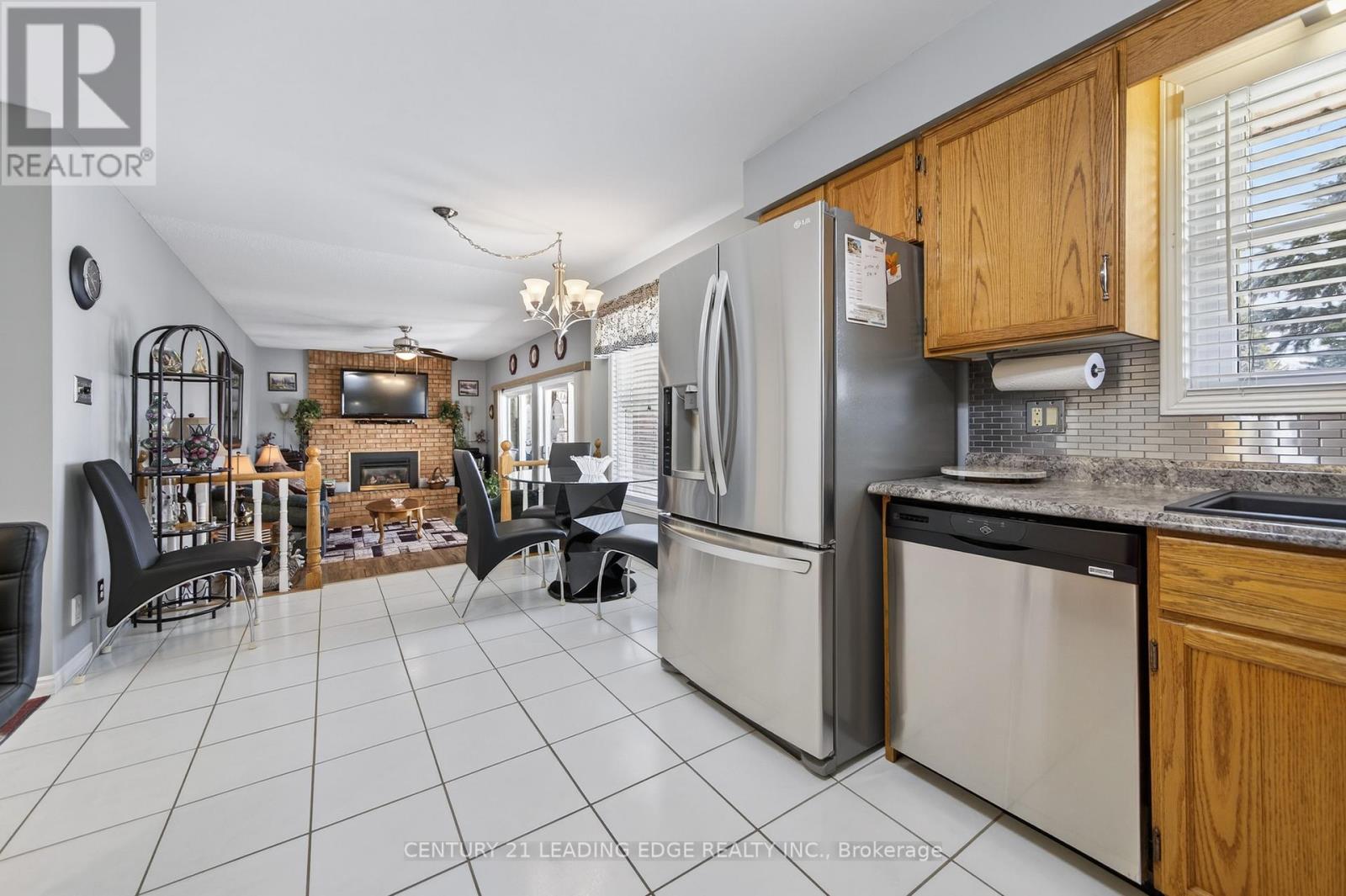 17 Sandlewood Trail E, Ramara, Ontario  L0K 1B0 - Photo 14 - S12969414