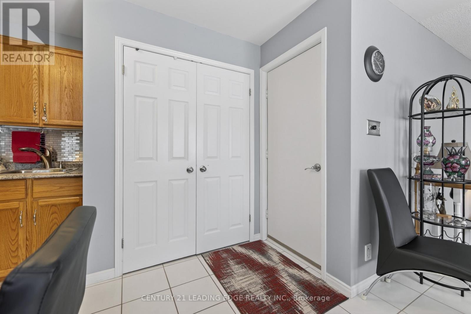 17 Sandlewood Trail E, Ramara, Ontario  L0K 1B0 - Photo 15 - S12969414