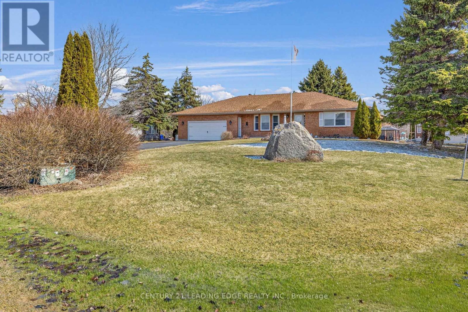 17 Sandlewood Trail E, Ramara, Ontario  L0K 1B0 - Photo 2 - S12969414