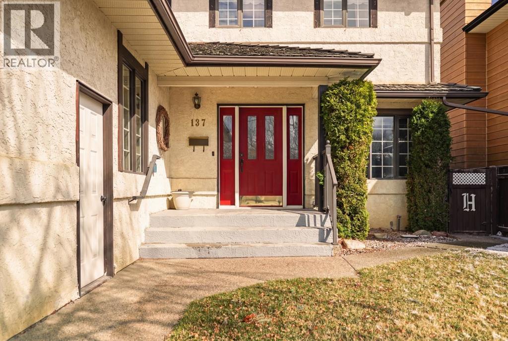137 Edgewood Boulevard W, Lethbridge, Alberta  T1K 6B7 - Photo 2 - A2279147