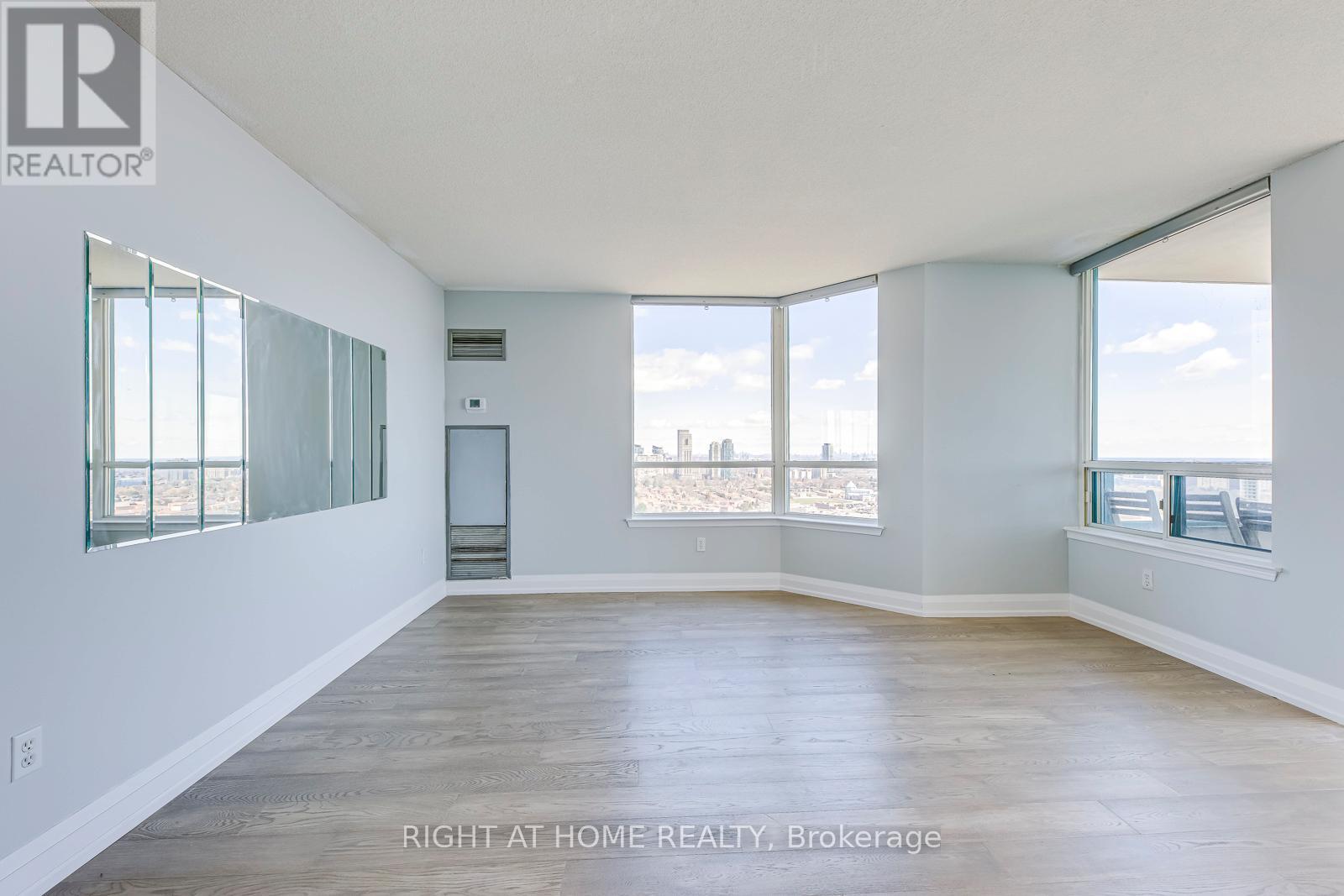 2303 - 550 Webb Drive, Mississauga, Ontario  L5B 3Y4 - Photo 10 - W12969270