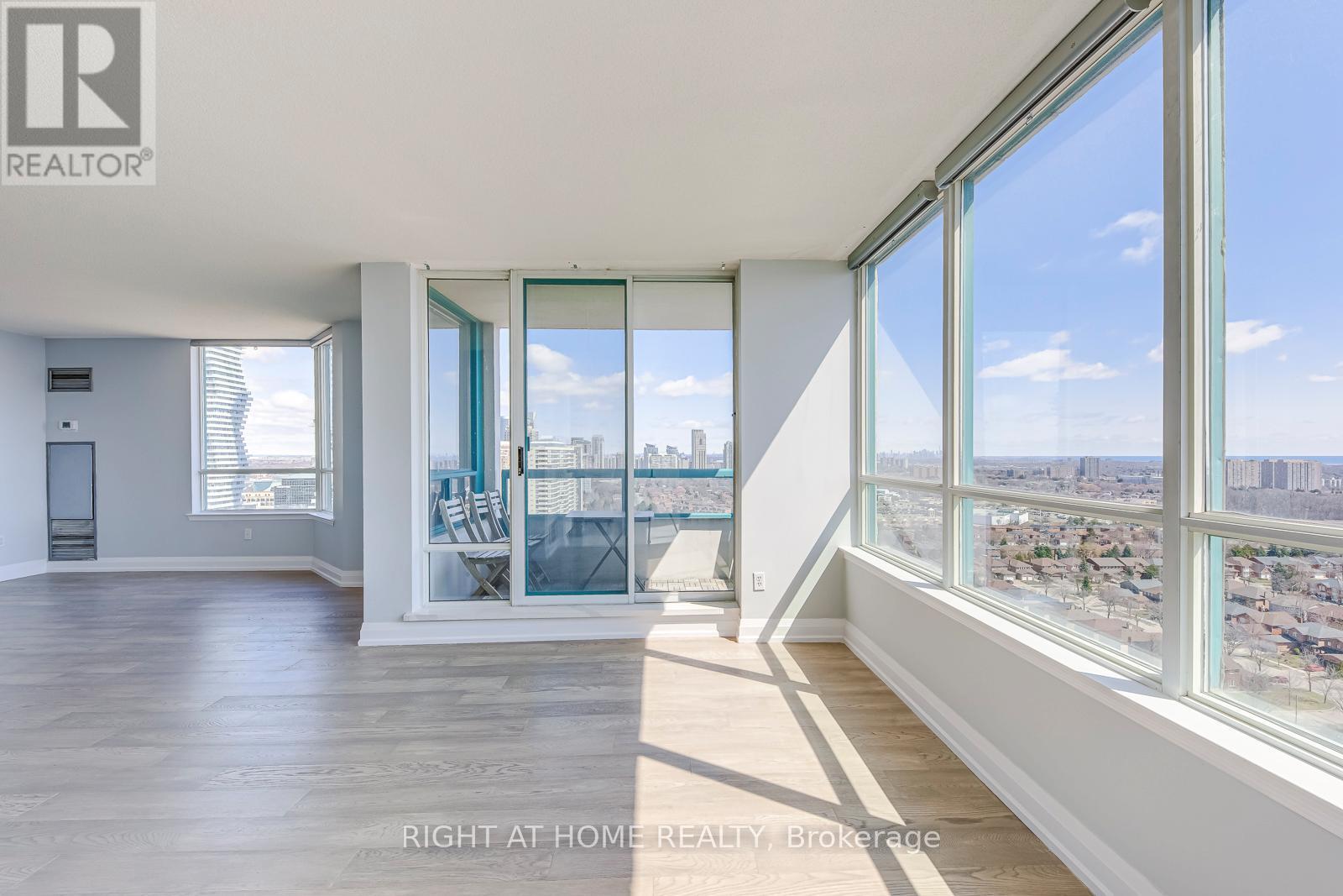 2303 - 550 Webb Drive, Mississauga, Ontario  L5B 3Y4 - Photo 14 - W12969270