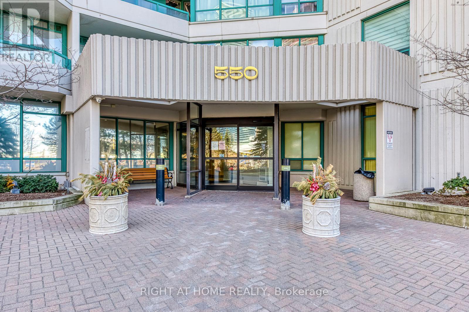 2303 - 550 Webb Drive, Mississauga, Ontario  L5B 3Y4 - Photo 2 - W12969270