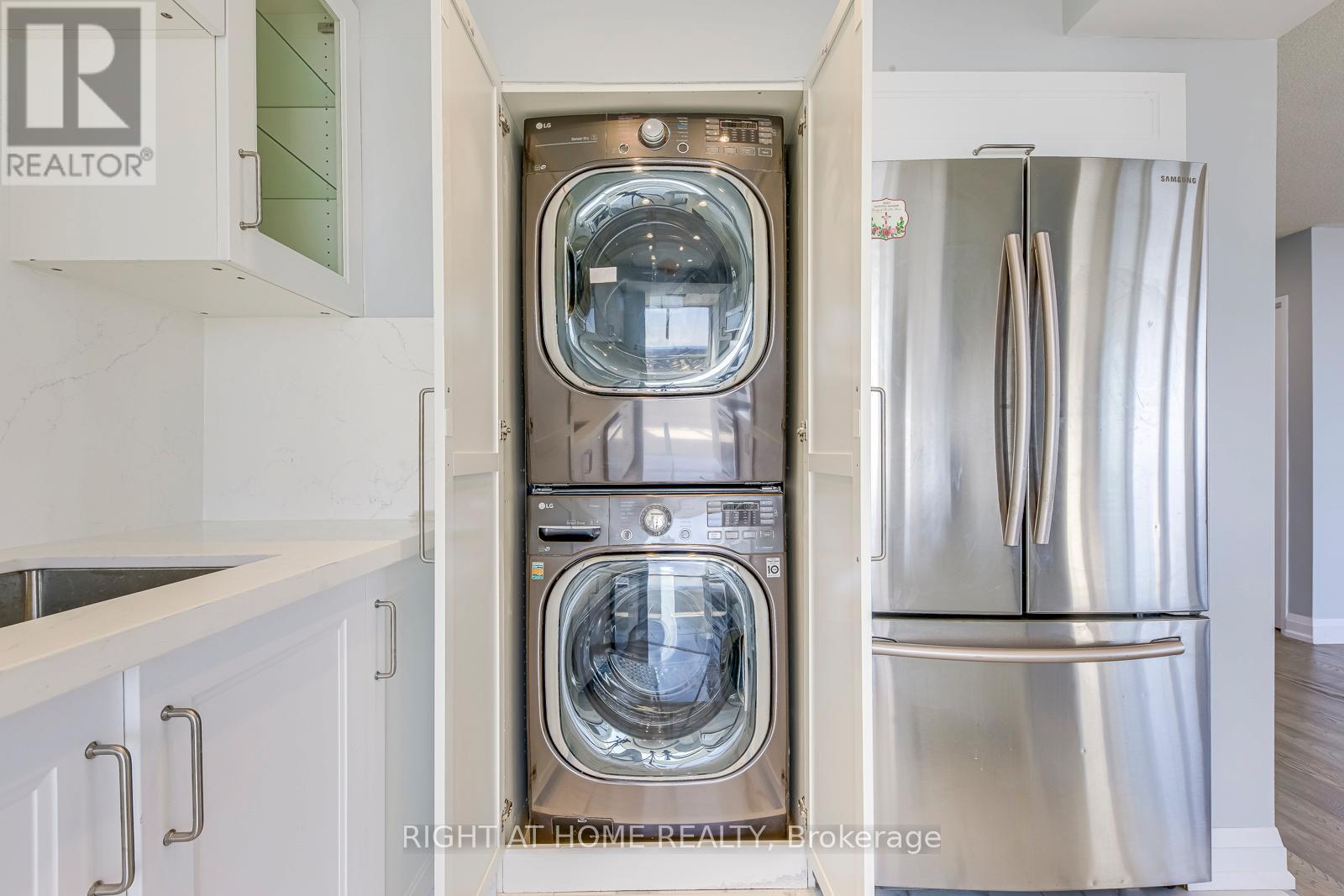 2303 - 550 Webb Drive, Mississauga, Ontario  L5B 3Y4 - Photo 21 - W12969270