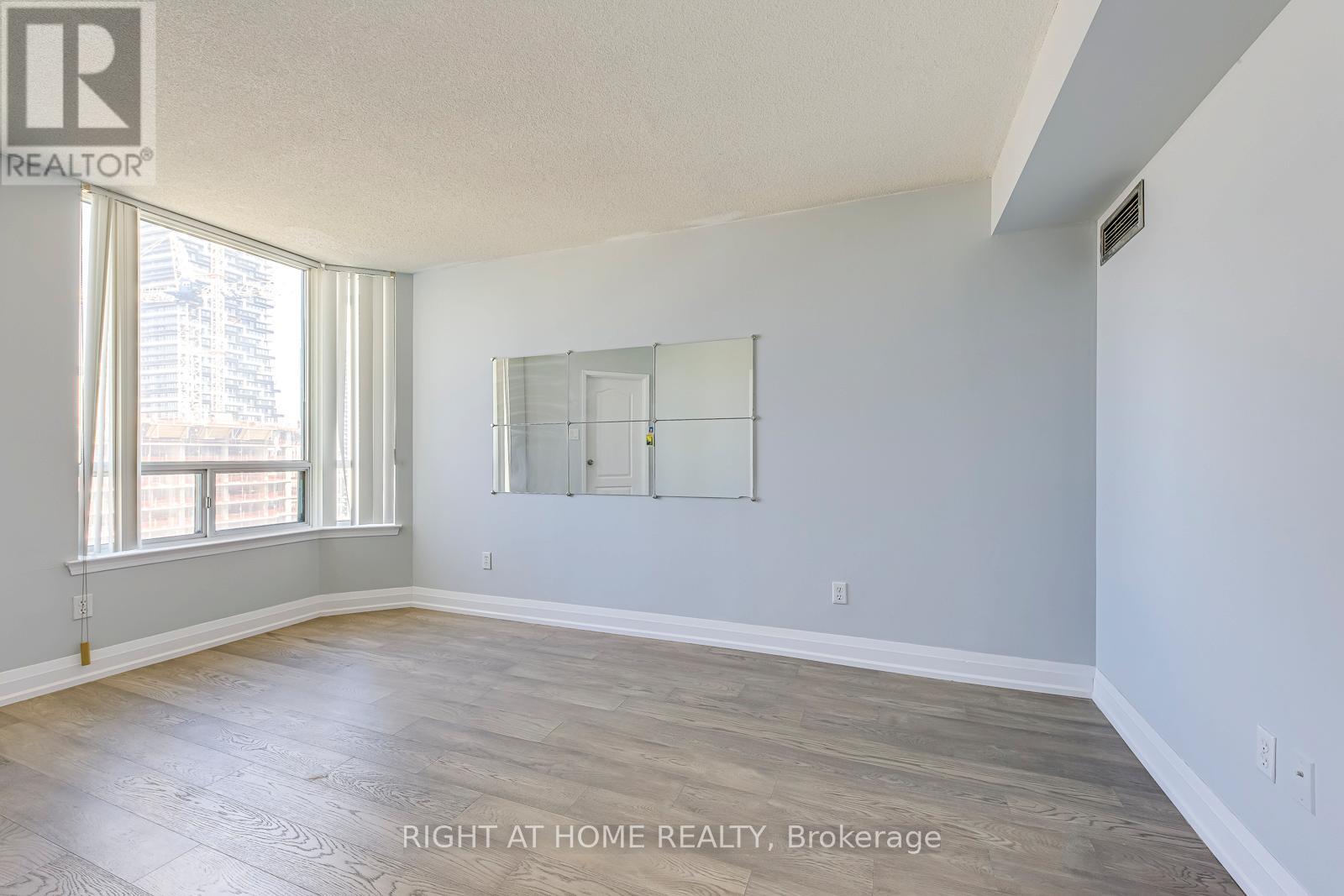 2303 - 550 Webb Drive, Mississauga, Ontario  L5B 3Y4 - Photo 22 - W12969270