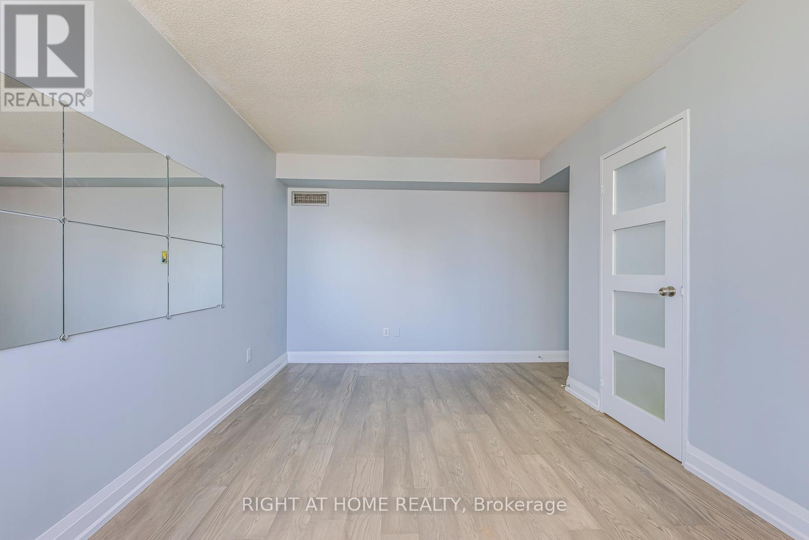 2303 - 550 Webb Drive, Mississauga, Ontario  L5B 3Y4 - Photo 24 - W12969270