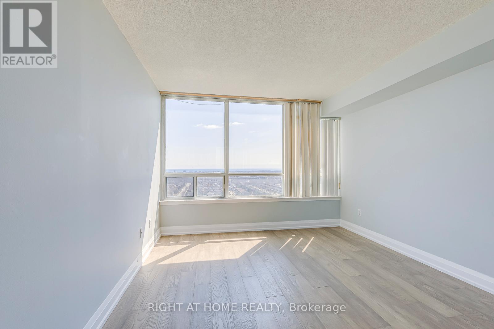 2303 - 550 Webb Drive, Mississauga, Ontario  L5B 3Y4 - Photo 28 - W12969270