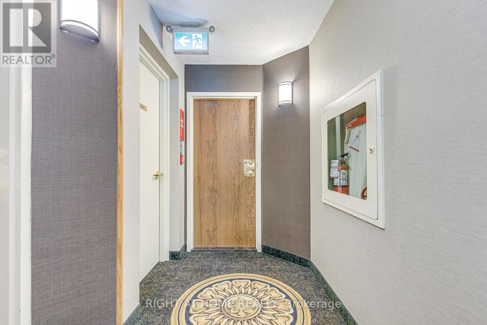 2303 - 550 Webb Drive, Mississauga, Ontario  L5B 3Y4 - Photo 5 - W12969270