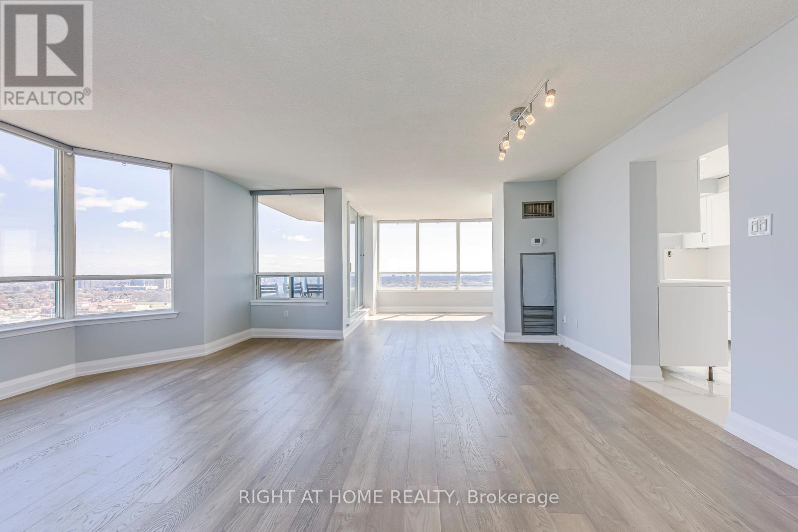 2303 - 550 Webb Drive, Mississauga, Ontario  L5B 3Y4 - Photo 7 - W12969270