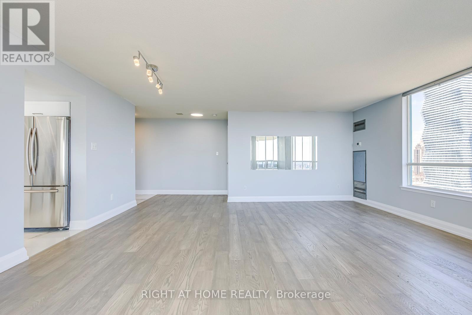 2303 - 550 Webb Drive, Mississauga, Ontario  L5B 3Y4 - Photo 9 - W12969270