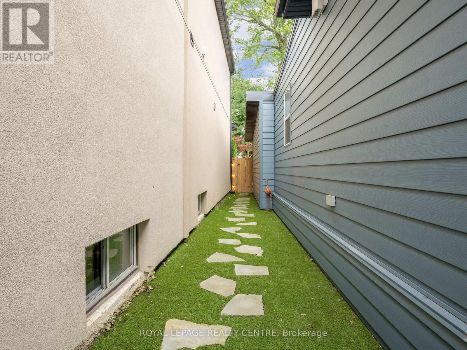 102 Twenty Third Street, Toronto, Ontario  M8V 3N2 - Photo 27 - W12969302