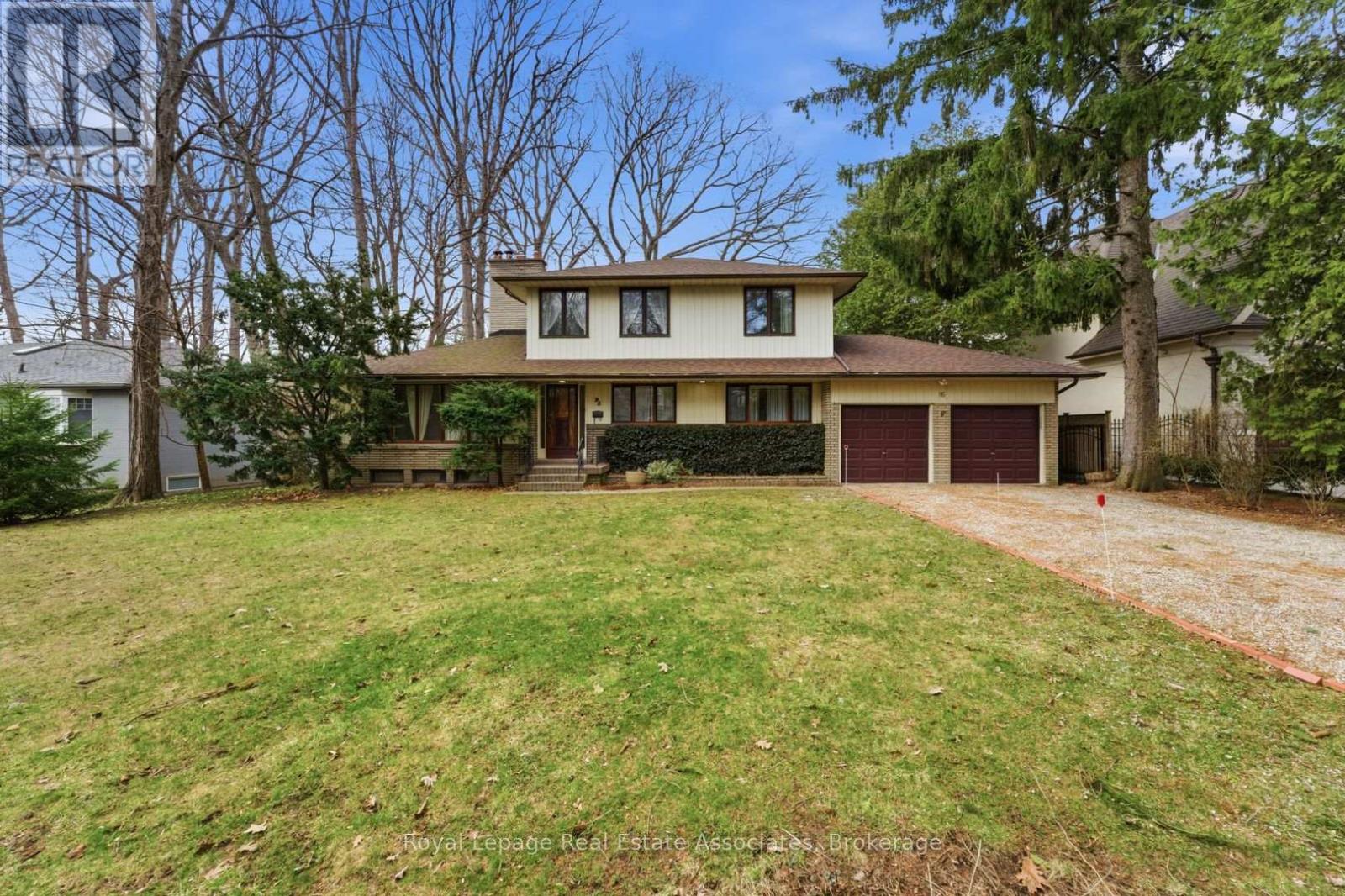 95 Oakes Drive, Mississauga, Ontario  L5G 3M2 - Photo 1 - W12969332