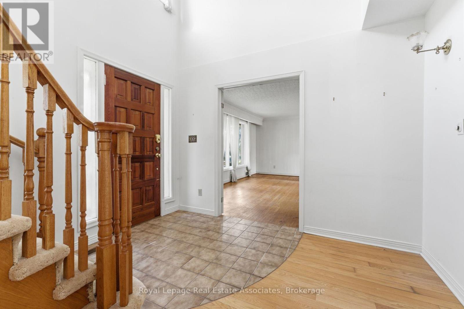 95 Oakes Drive, Mississauga, Ontario  L5G 3M2 - Photo 13 - W12969332